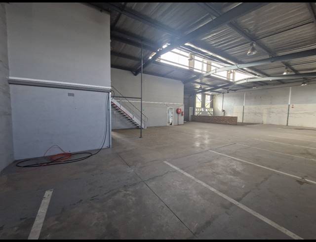 480M² WAREHOUSE TO LET IN DENVER